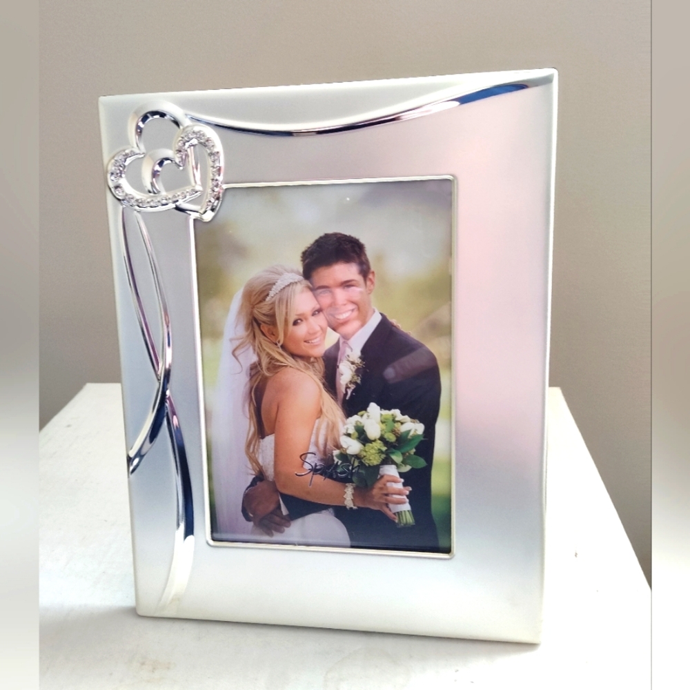 NWT silver plated picture frame with engraved zirconia hearts